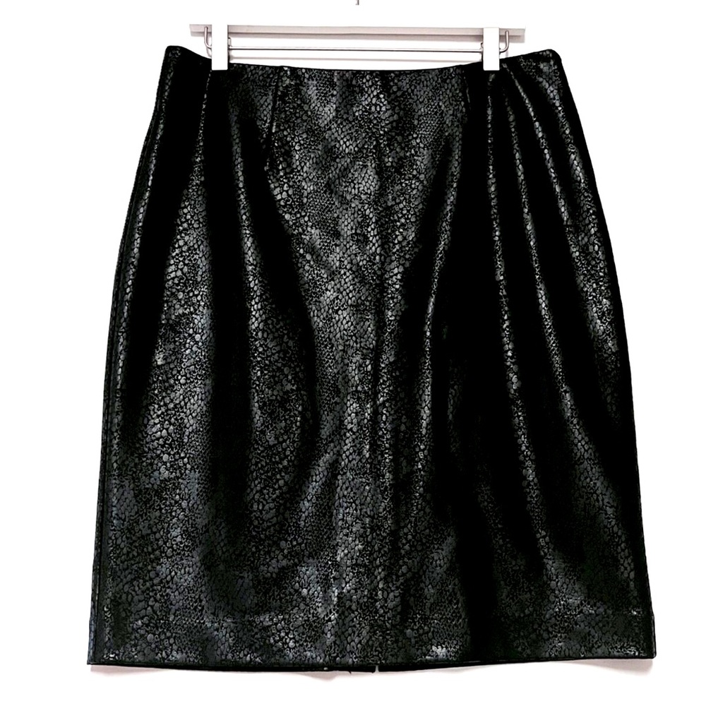 054.Chico’s Printed Foil Ponte Pencil Side Zip Black Skirt